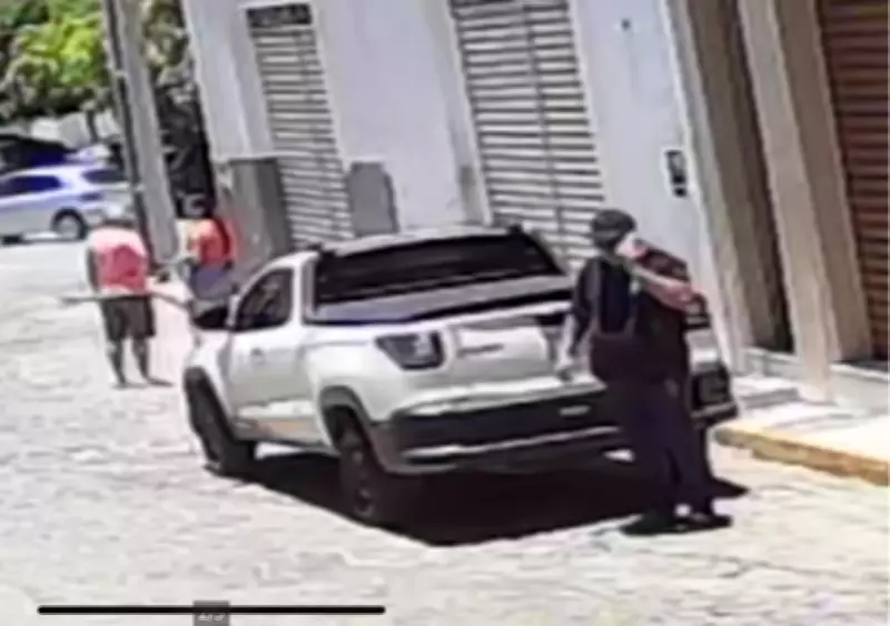 Homem preso por se passar por policial civil para extorquir comerciantes na Paraíba