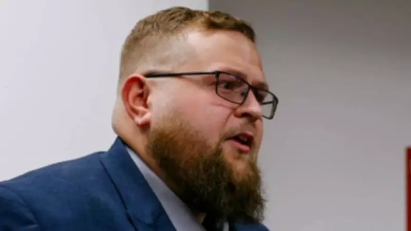 Homem suspeita que irmão mais novo seja seu filho após abuso sexual materno