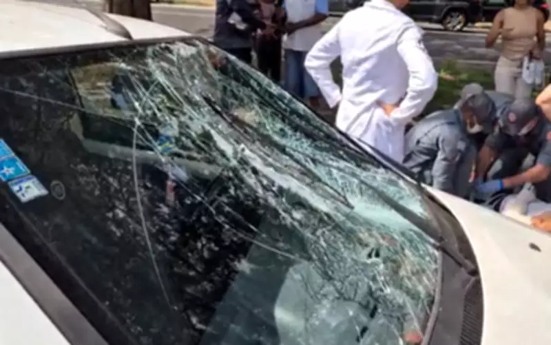 Idosa de 71 anos sofre fratura na perna após ser atropelada em avenida movimentada de Franca