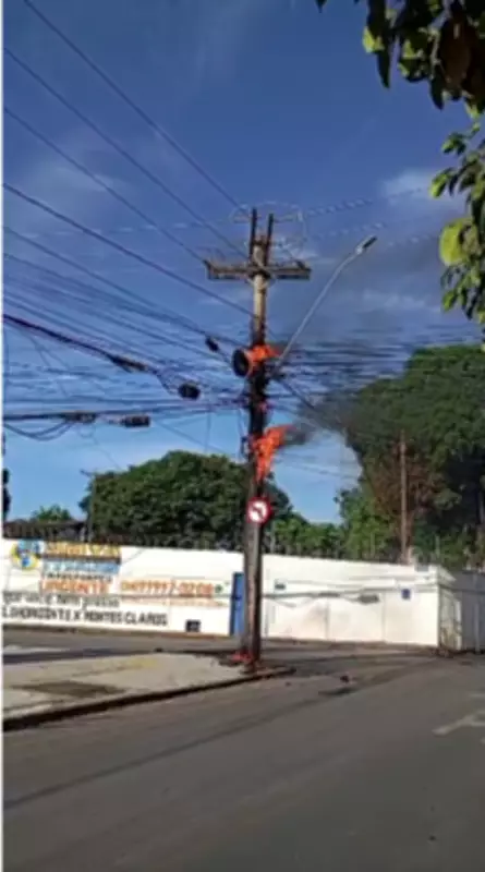 Incêndio atinge fiação de telefonia em Montes Claros e interdita trânsito na região