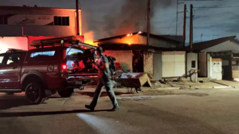 Incêndio consome duas residências em Suzano; bombeiros controlam fogo sem vítimas