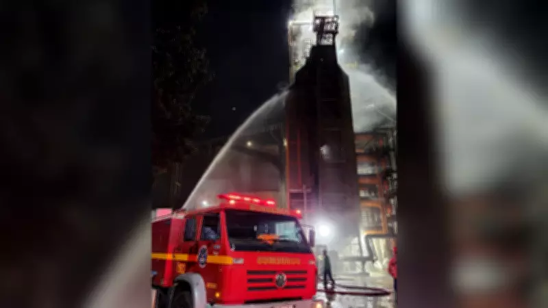 Incêndio consome toneladas de soja em fábrica de beneficiamento de grãos em Araguari