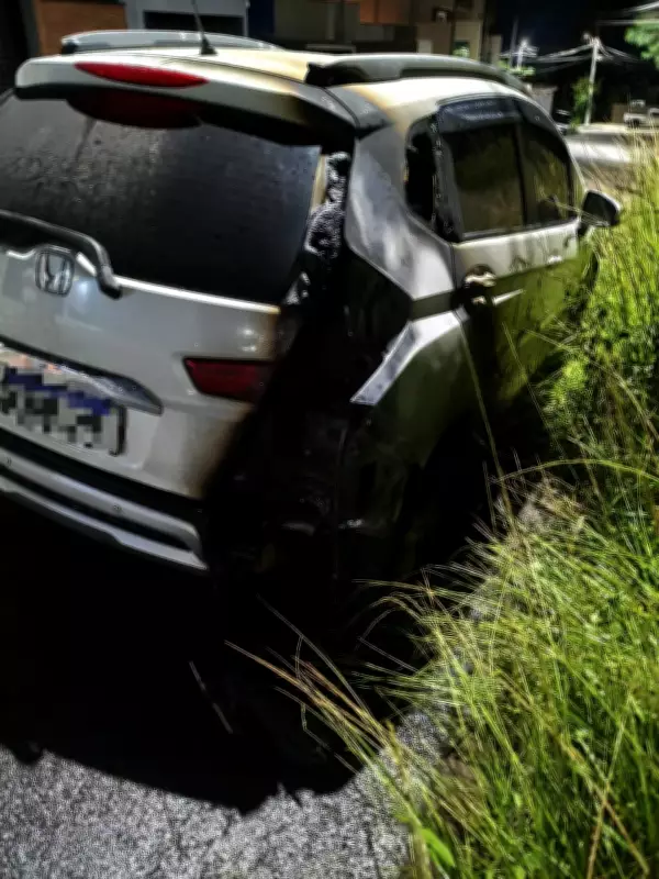 Incêndio criminoso destrói carro de policial militar em Pinheiral, no Rio de Janeiro