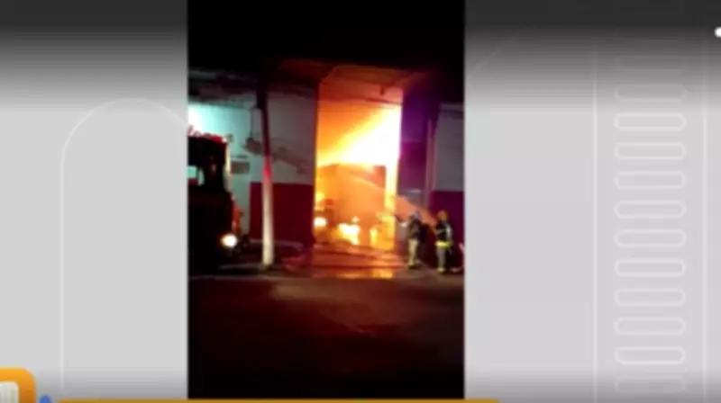 Incêndio de grandes proporções destrói galpão de panificação em Governador Valadares