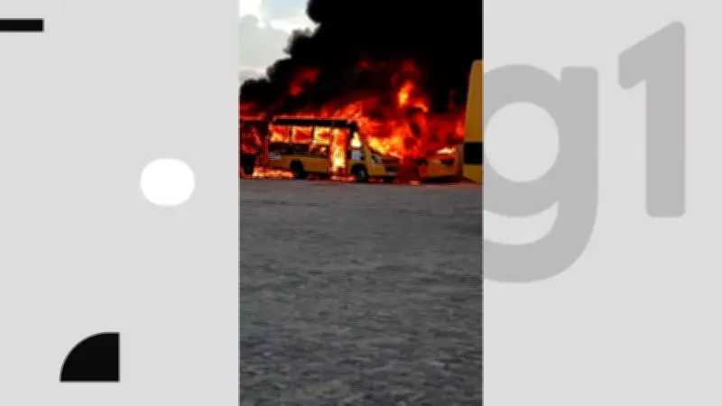 Incêndio destrói frota escolar em garagem municipal de Queimadas, na Paraíba