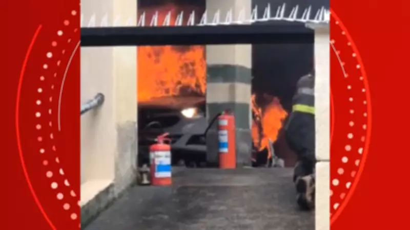 Incêndio em garagem destrói três veículos em condomínio de Vitória; vítima perde tudo