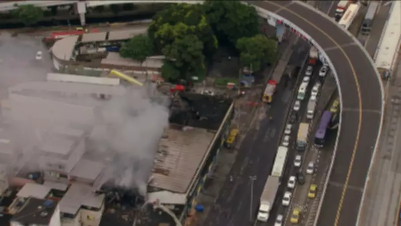Incêndio em loja de motos no Rio mobiliza 50 bombeiros por 35 horas; 20 casas serão vistoriadas