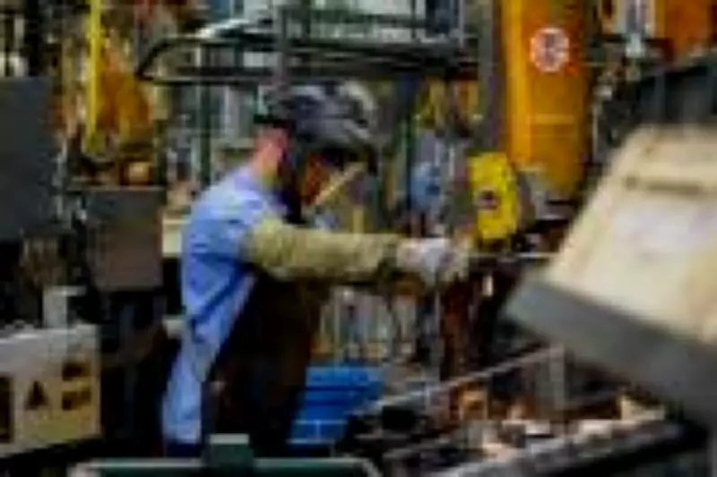 Indústria brasileira cresce 1,4% em 2025, superando juros altos e concorrência chinesa