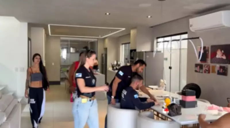 Influenciadora Bia Miranda explica apreensão de notas cenográficas em sua casa pela polícia