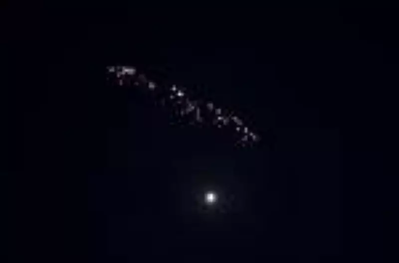 Irã ataca Tel Aviv com bombas de fragmentação após morte de chefe de segurança