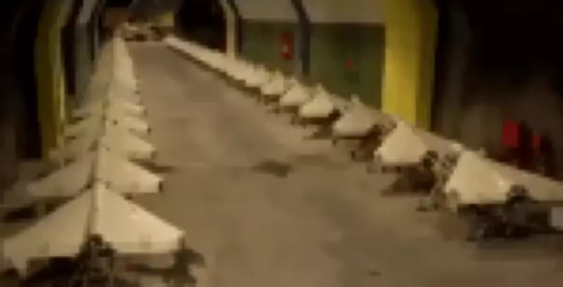 Irã revela arsenal secreto de drones em túneis e intensifica ataques no Golfo