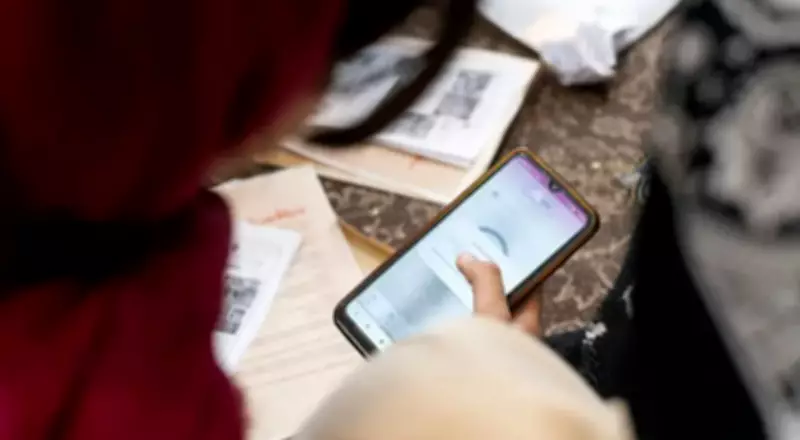 Iranianos driblam bloqueios de comunicação com métodos criativos durante conflito