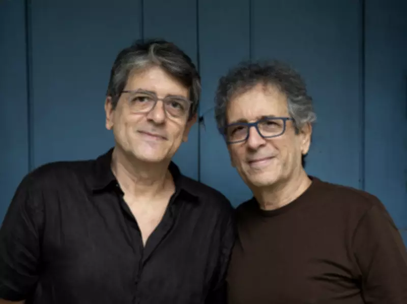 Irmãos Adnet lançam álbum 'Falso antigo' com homenagem ao samba clássico
