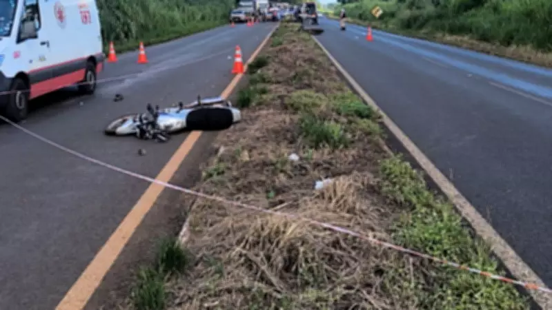 Irmãos sem CNH se acidentam com motos em Uberaba; adolescente de 15 anos entre os feridos