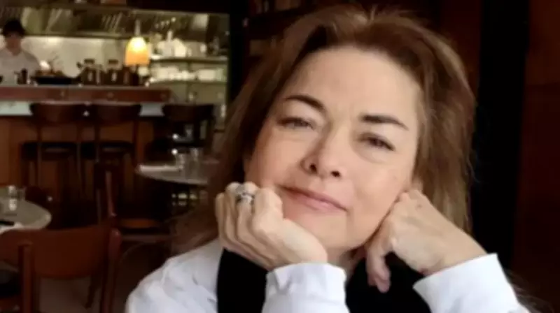 Irritação ocular foi primeiro sinal de doença hepática rara que fez mulher perder 30 cm de altura