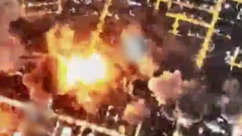 Israel ataca bunker de comando de Khamenei em Teerã com dezenas de caças