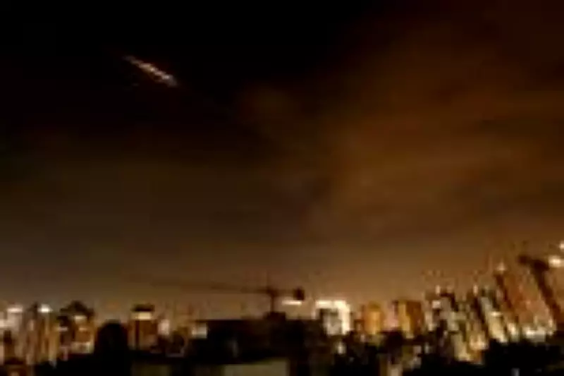 Israel intensifica ataques em Teerã e Irã ameaça infraestruturas energéticas do Golfo