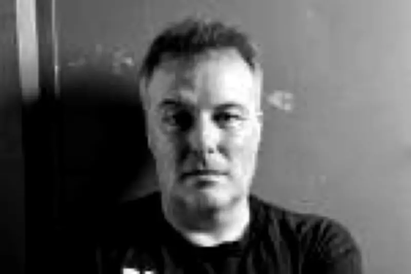 Jello Biafra, fundador do Dead Kennedys, é hospitalizado após sofrer um AVC
