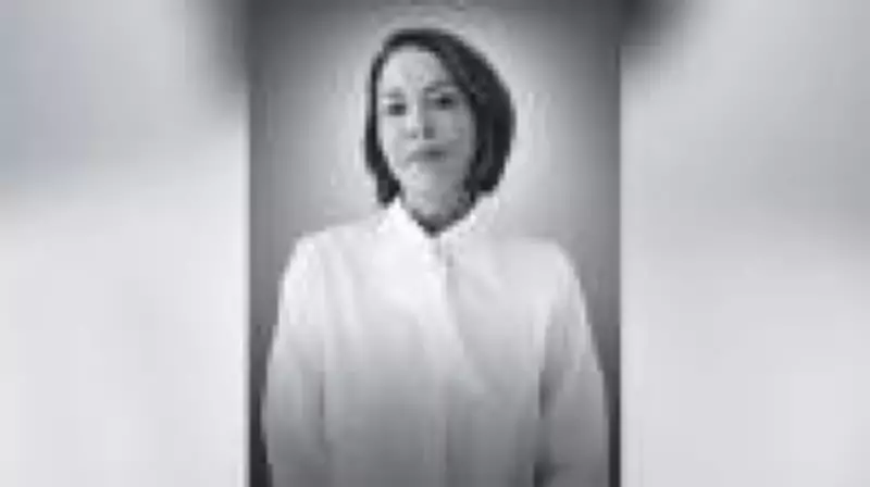 Júlia Almeida revela jornada de cuidado ao pai Manoel Carlos com Parkinson