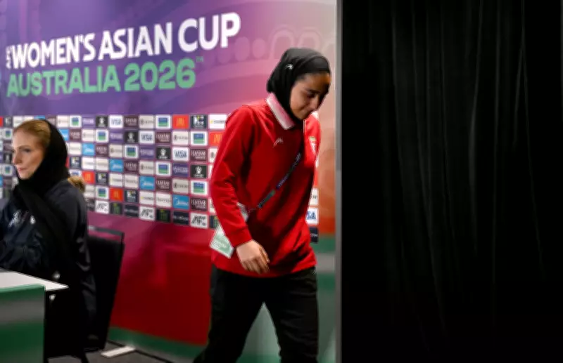 Jogadora iraniana chora ao falar sobre guerra durante coletiva da Copa Feminina da Ásia