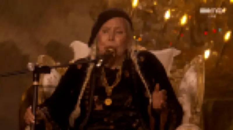 Joni Mitchell revela como aneurisma cerebral transformou sua vida positivamente