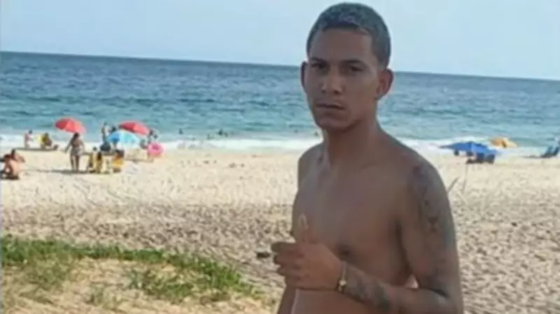 Jovem é assassinado a tiros enquanto pilotava moto em Senador Camará, Rio