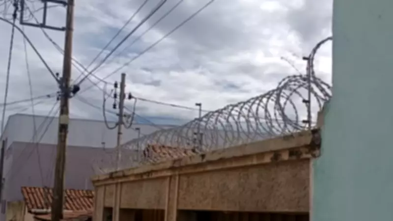 Jovem de 18 anos morre eletrocutado ao tocar concertina durante instalação de câmera em João Pinheiro
