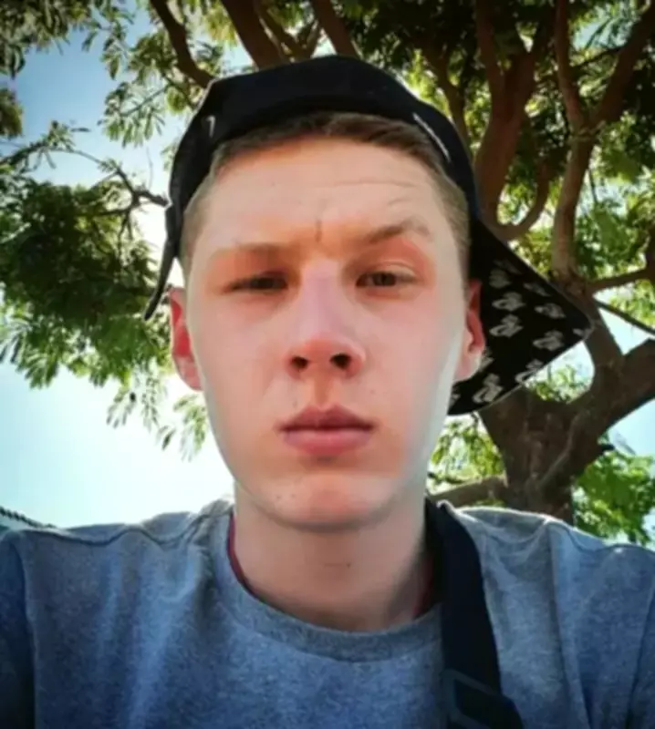 Jovem de 21 anos morre após caminhão bater em árvore em acidente no Oeste de Santa Catarina