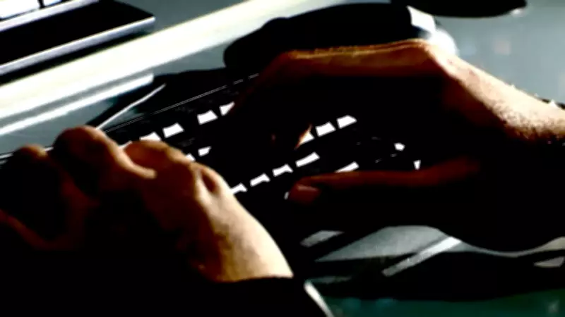 Jovem de 23 anos é indiciado por vazamento de fotos íntimas de ex-namorada em site adulto