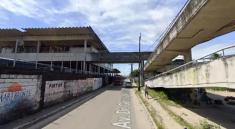 Jovem de 24 anos é assassinado a tiros em escadaria da Estação Cajueiro Seco do Metrô do Recife
