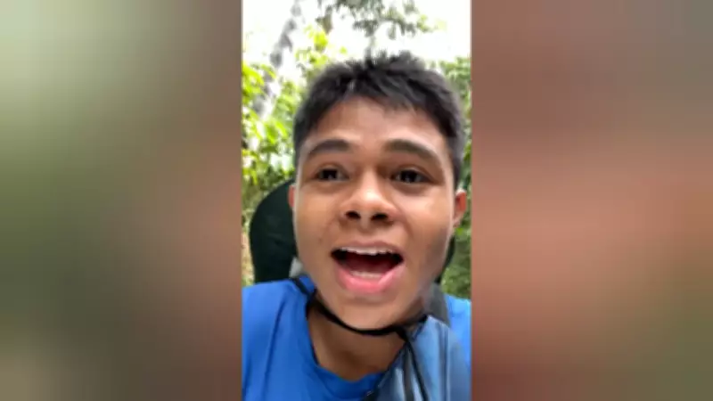 Jovem de Terra Santa viraliza cantando enquanto pedala bicicleta no interior do Pará