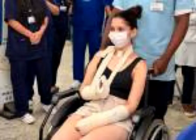 Jovem esfaqueada após negar namoro recebe alta hospitalar no Rio após 27 dias internada
