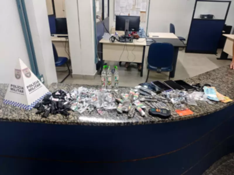 Jovem preso e três adolescentes apreendidos por tráfico de drogas em Resende