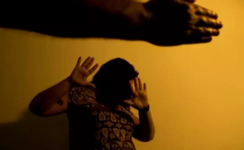 Jovens indiciados por estupro coletivo no Rio estão foragidos; vítima é estudante