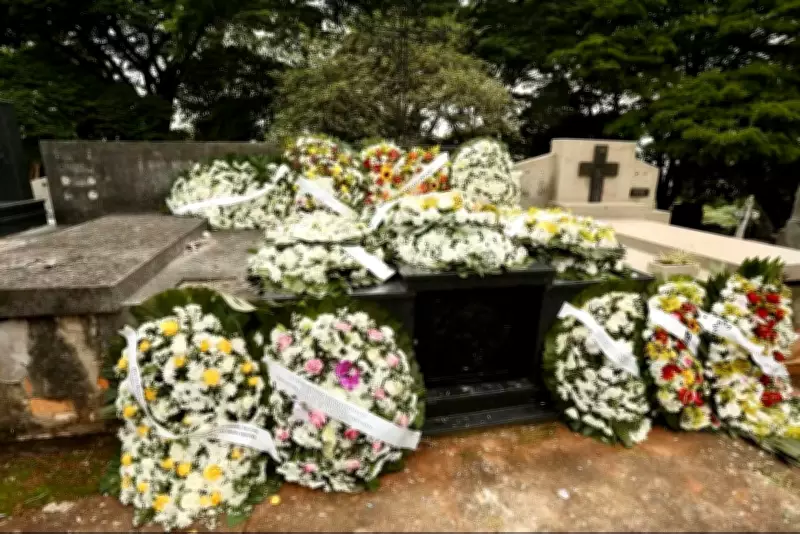 Juca de Oliveira é sepultado em São Paulo aos 91 anos; família e amigos se despedem