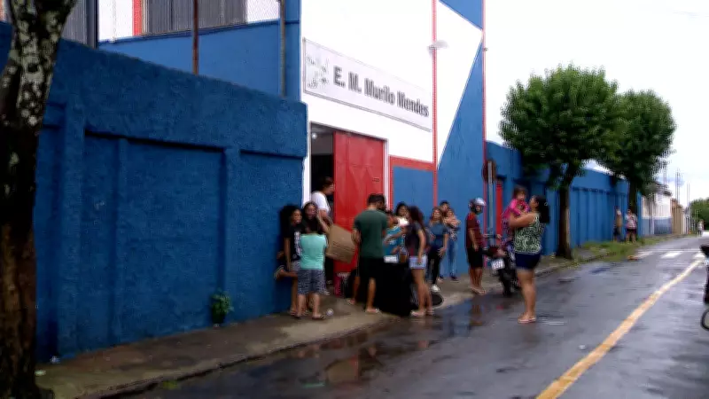 Juiz de Fora desmonta abrigos em escolas após temporal; aulas retomam na segunda