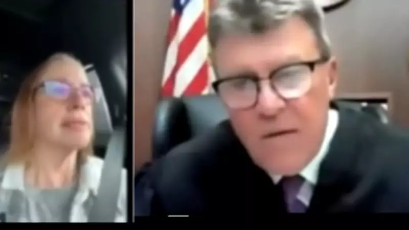 Juiz interrompe audiência virtual ao flagrar mulher aparentemente dirigindo durante sessão