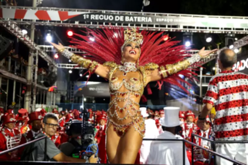 Juliana Paes anuncia saída da Viradouro após 15 anos de carnaval