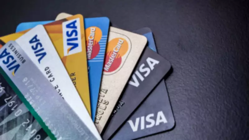 Juros do cartão de crédito rotativo disparam para 435,9% ao ano em fevereiro