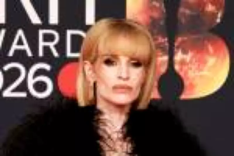 Kelly Osbourne responde a críticas sobre magreza após prêmio póstumo de Ozzy no Brit Awards