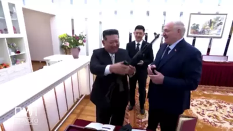 Líderes de Belarus e Coreia do Norte trocam presentes inusitados em cúpula que reforça aliança pró-Rússia