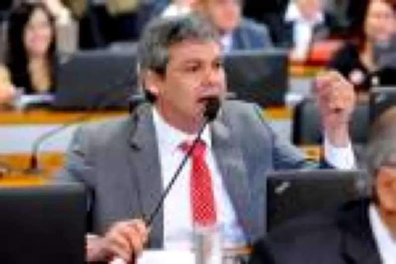 Lindbergh critica seletividade penal após domiciliar de Bolsonaro