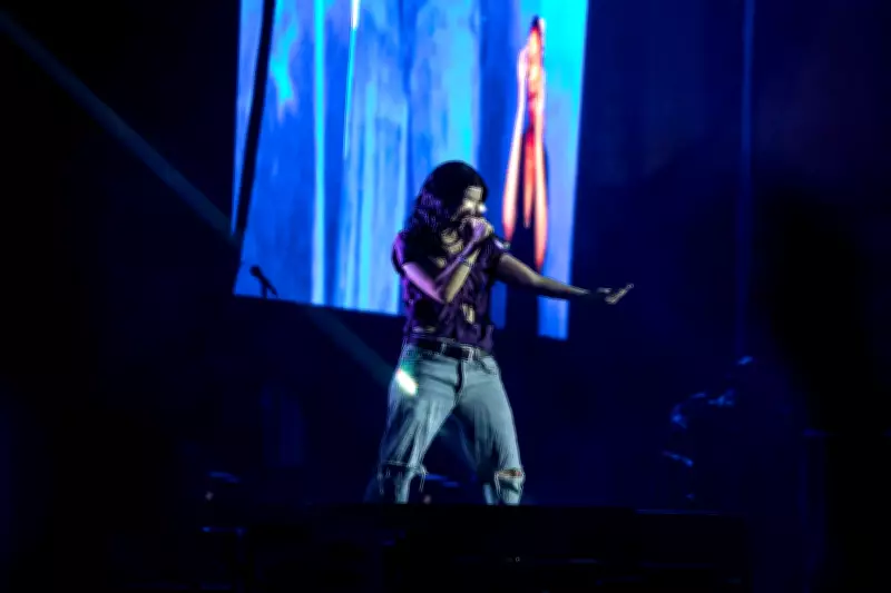 Lolla 2026: Lorde arrebata público com 'Royals' em show visceral no último dia