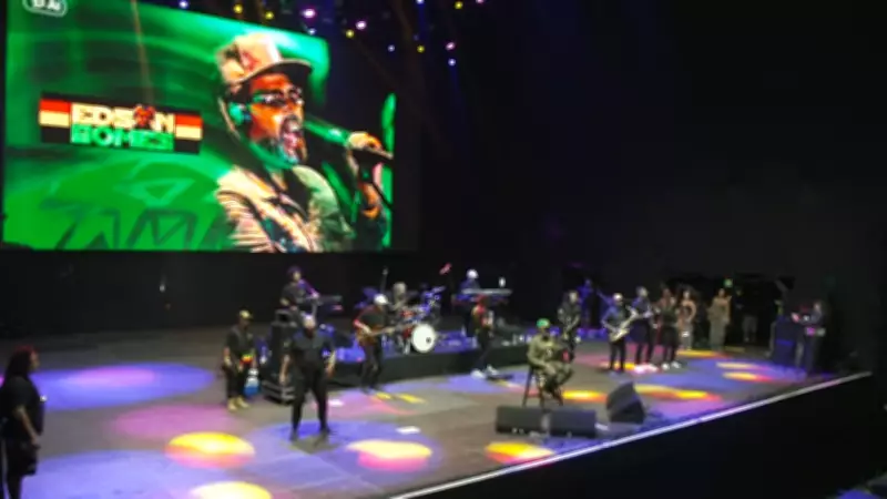 Lollapalooza 2026: Sabrina Carpenter brilha com 'Espresso' em show histórico para 100 mil