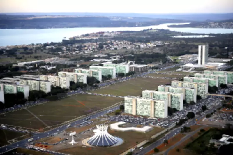 Lula sanciona lei que cria mais de 24 mil cargos públicos e reestrutura serviço federal