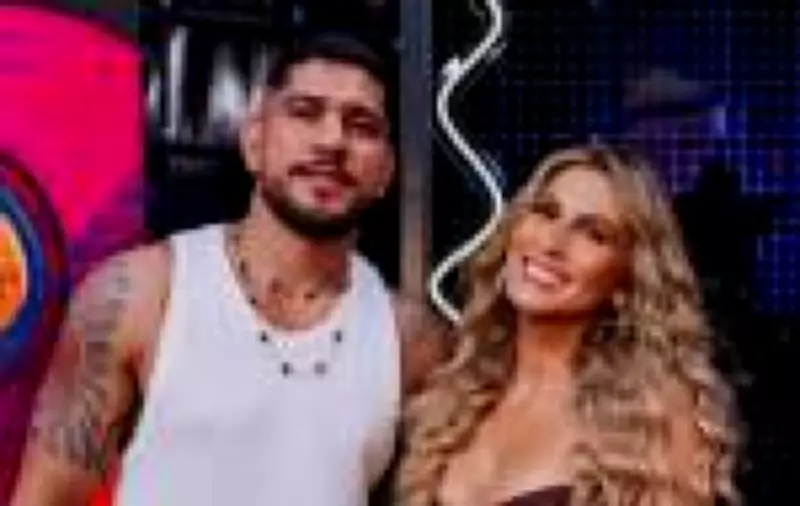 Lívia Andrade é vista com astro do MMA Alex Poatan em evento no Rio