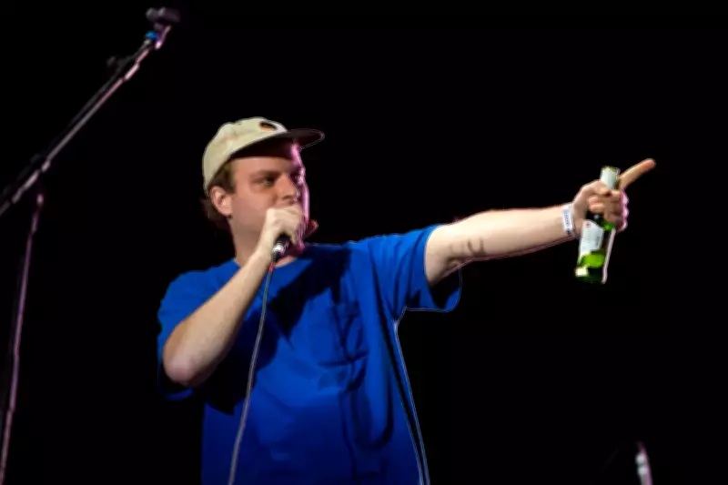 Mac DeMarco retorna ao Brasil com turnê e disco introspectivo 'Guitar' em 2025