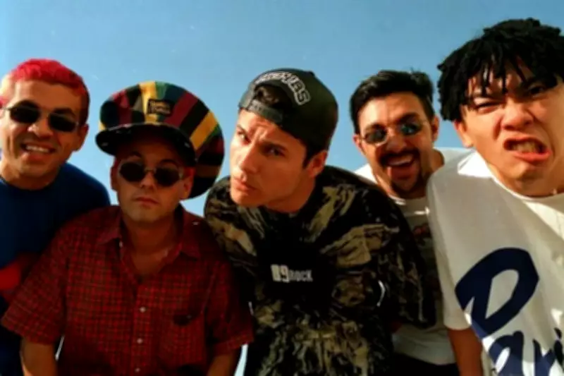 Mamonas Assassinas: 30 anos após tragédia, legado de 'Pelados em Santos' e memorial com árvores eternizam banda