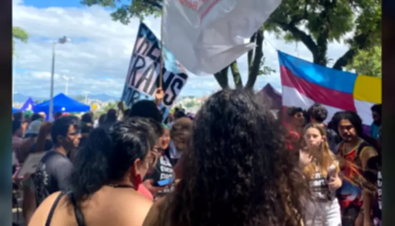 Manifestação em Florianópolis marca Dia da Mulher com protesto contra feminicídio