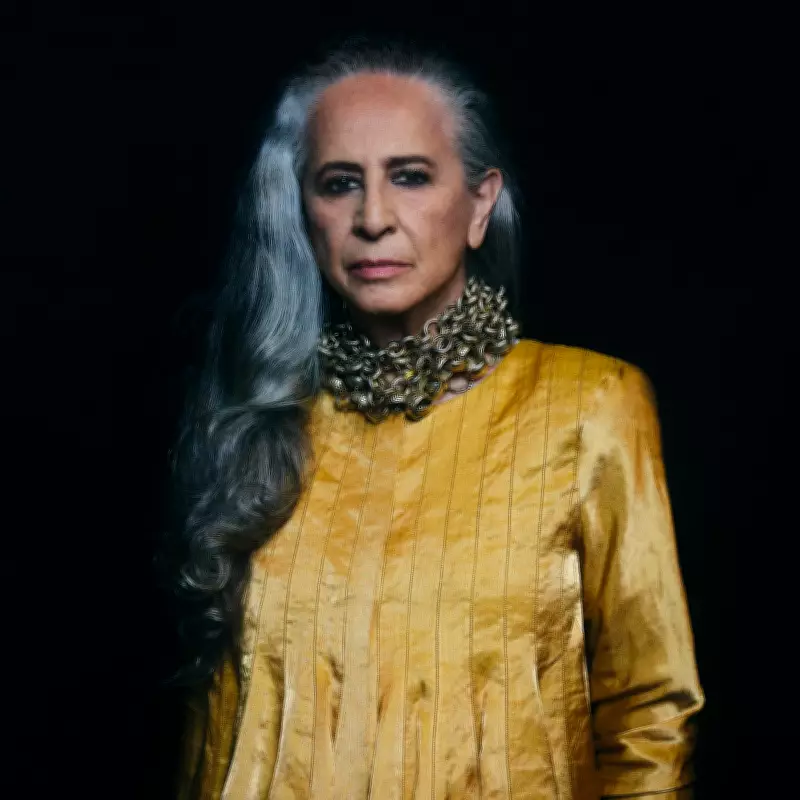 Maria Bethânia se une à italiana Tosca em versão bilíngue de clássico de Jobim e Vinicius